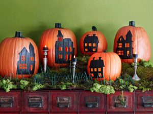 HalloweenDecor-pumpkinhouses-Cvsce9-mdn
